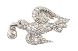 120.  Broche con diseño de golondrina cuajado de diamantes con brillante en chatón colgante del pico
