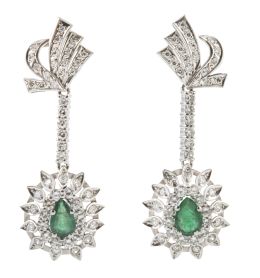 199.  Pendientes largos de esmeraldas y brillantes, con diseño de
