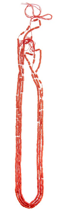 55.  Tres hilos de cuentas cilindricas de coral rojo mediterráne
