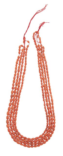 233.  Cuatro hilos con cuentas ovoides de coral rojo mediterráneo