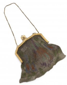 718.  Bolso Art-Decó americano de WHITHNG and DAVIS  Co ,en malla coloreada que dibuja sombreados en distintos tonos, con remate de puntilla lisa