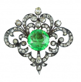 292.  Broche S. XIX con esmeralda central de talla redonda, rodeada por marco de de diamantes y brillantes de talla antigua en ondas a modo de plumas