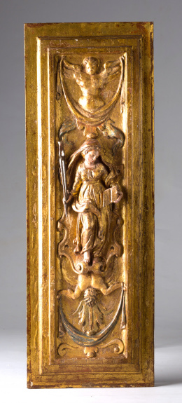 1122.  Santa Apolonia, motivo renacentista en madera tallada estucada, dorada y estofada.Talla española, pp S.XVI.