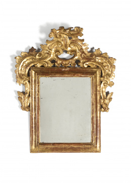 662.  Espejo Calos III en madera tallada y doradaEspaña, último cuarto del S. XVIII.