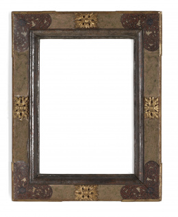 1193.  Marco en madera policromada y dorada.España, ff. del S. XVIII y posterior.