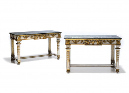 506.  Pareja de consolas Carlos IV en madera tallada, policromada y dorada, con sobres de mármol.Trabajo español, finales S. XVIII - principios S. XIX.