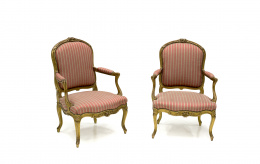 988.  Pareja de butacas de estilo Luis XV, de madera tallada y dorada.Trabajo francés, S. XIX.