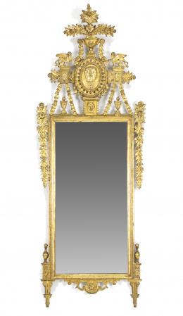 521.  Espejo dorado en madera tallada y dorada.Trabajo francés, ff. S. XVIII..