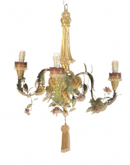 1136.  Lámpara de tres luces en madera dorada y metal policromado.s.XX.
