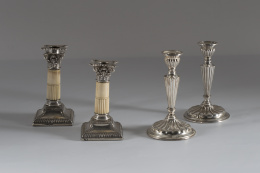 1057.  Pareja de candeleros de estilo Luis XVI,  de plata marcada con decoración gallonada, S. XX..