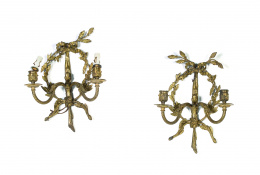 390.  Pareja de apliques de brazos de bronce dorado de estilo Luis XVI.Francia, pp. del S. XX.