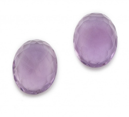 111.  Pareja de amatistas de talla oval facetadas.