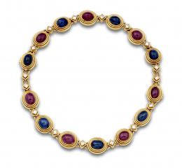 887.  Collar formado por dos pulseras de cabuchones de zafiros y rubíes alternos en marcos de oro y separados por rombos con diamantes talla carré.
