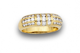 893.  Anillo de GREGORY con brillantes engastados en carril en frente rectangular.