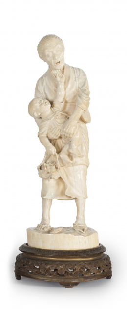 1386.  “Anciana con niño en brazos”Escuela de Tokyo, Japón, periodo Meiji/Taisho (1868-1912)