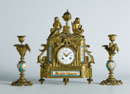 944.  Guarnición estilo Luis XVI época Napoleón III en bronce dorado y placas de porcelana esmaltada.Trabajo francés, ffs. S. XIX.