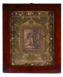 383.  “San Gabriel” Grabado con bordado de hilos dorados, espejos, lentejuelas, papel y papel de color.Trabajo español, S. XIX..