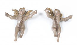 520.  Pareja de ángeles en madera tallada, policromada y dorada.España, S. XVII