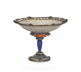 1274.  Tazza de cabinet en el gusto renacentista en ágata, lapislázuli, turquesas, plata, plata dorada y plata esmaltada.Trabajo austríaco en la manera de Wastas?, último cuarto S. XIX. .