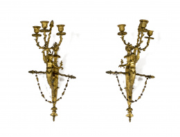 900.  Pareja de apliques de 2 luces estilo Luis XVI en bronce dorado, S. XIX..