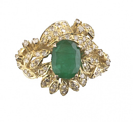393.  Sortija con esmeralda de talla oval de 1,20 ct aprox, rodeada de hojitas con brillantes que suman 0,30 ct