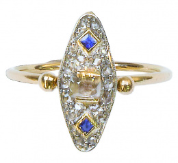 154.  Sortija lanzadera de pp. S. XX con diamante cuadrado central entre diamantitos y dos zafiros