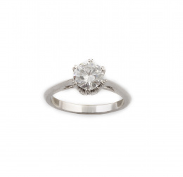519.  Sortija solitario con un brillante de peso estimado 1,06 ct color estimado F-G y grado de pureza Vs1