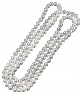 387.  Collar extralargo convertible en tres vueltas de perlas cultivadas de 10,5 a 11 mm de diámetro