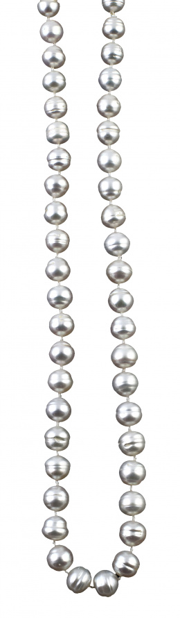 347.  Collar de perlas irregulares con cierre de esfera gallonada en oro amarillo de 18K