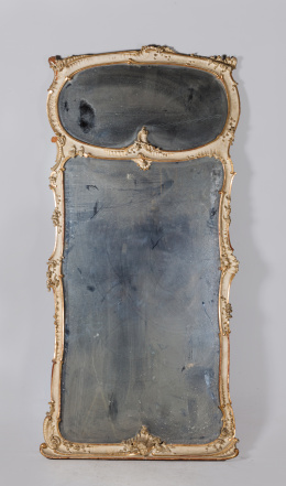 1089.  Espejo de estilo rococó de madera tallada y lacada de blanco, h. 1890..