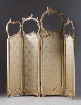1098.  Biombo de estilo rococó de madera lacada de blanco y dorada, h. 1890..