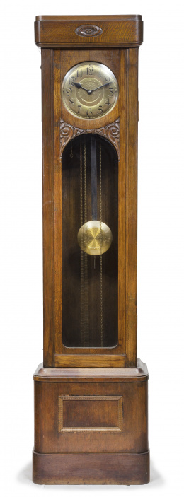 747.  Reloj de caja alta en madera de roble con péndulo.Westminster, primer cuarto del S. XX.