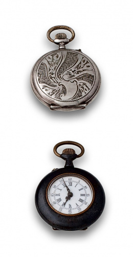 722.  Pareja de relojes de dama de pps s XX: saboneta en plata y lepine pavonado.