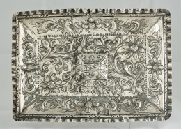 890.  Bandeja en plata repujada.Córdoba, mediados del S.XVIII..