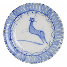714.  Plato de cerámica esmaltada en azul con una gacela en el asiento.Levante, S. XIX