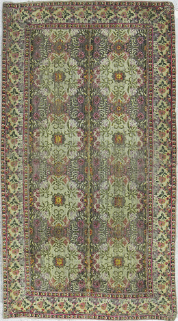 366.  Alfombra en lana con decoración de flores.Cuenca, S. XIX.