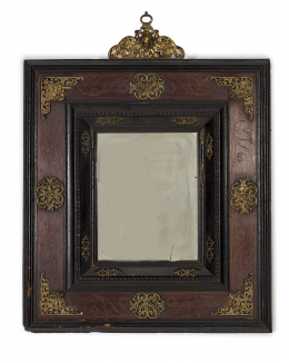 688.  Marco de espejo en madera de palosanto con taracea de boj y molduras en madera ebonizada con aplicaciones de bronce dorado, S. XVII