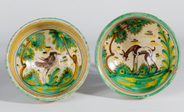 429.  Cuenco en cerámica de la serie polícroma con ciervo flanqueado por árboles de pisos.Talavera-Puente, h. 1800..