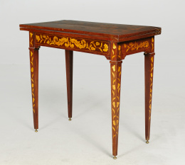 927.  Mesa de juego con marquetería de flores.Holanda, S. XIX..