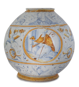 687.  Orza de cerámica esmaltada en azul y ocre, de forma globular.Italia, S. XVII.