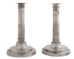 707.  Pareja de candeleros de plata en su color.Córdoba, primer cuarto del S. XIX.