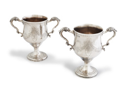 726.  Pareja de "loving cups" neoclásicas Jorge III, de plata en su color.Matthew West*, Irlanda, Dublín, 1791. 