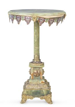 1181.  Velador con tapa de ónix y esmalte champlevé.Trabajo francés, h. 1900.