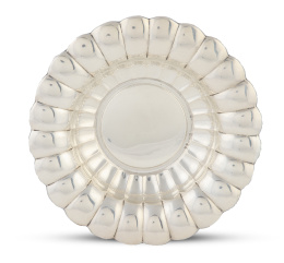 1135.  Panera circular de plata gallonada. Con marcas.Comercializado por José Amor, S. XX.