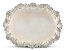 1149.  Bandeja oval de plata de contorno lobulado. Con marcas.Comercializada por J. Roca, Matilde Espuñes (1909-1950).