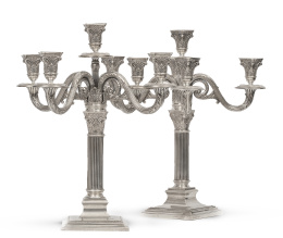 1116.  Pareja de candelabros de plata de cinco brazos de luz. Con marcas.Dionisio Garcia, h. 1940.