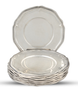 1128.  Juego de doce bajoplatos de plata.S. XX.