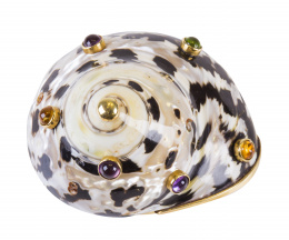 714.  Conjunto de broche y pendientes, probablemente realizados por TRIANON con nautilus en oro amarillo de 18K