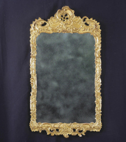 421.  Pareja de espejos en madera y estuco tallado y dorado.Trabajo flamenco, posiblemente Gante, tercer cuarto S. XVIII..