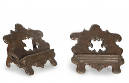 1065.  Pareja de atriles de madera tallada, policromada y corleada.Trabajo español, pp. del S. XVIII.